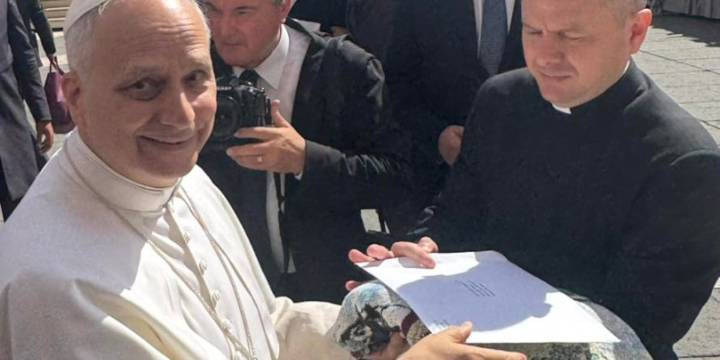 Pope Leo XIV accepts Troy Trojans quilt as gift