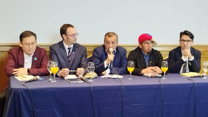 Candidatos al Senado confrontan ideas en debate sobre variados temas e interpelaciones directa