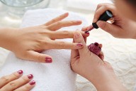 La UE prohíbe dos sustancias presentes en esmaltes y geles semipermanentes para uñas