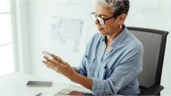 El 70% de mujeres "silver" se siente económicamente independiente, pero ve a las tareas de cuidado como algo frecuente