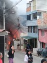 Conflagración destruyó vivienda y bodega   