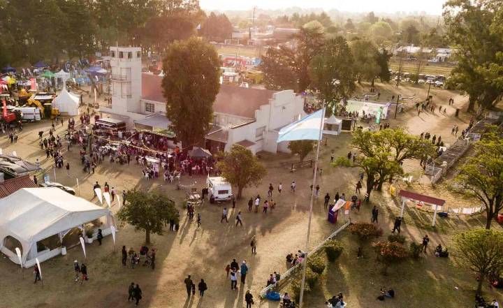 En el inicio de la campaña, Ziliotto recorre la Expo Rural de Pico
