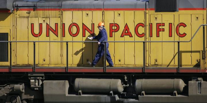 Largest rail union backs $85 billion merger after job protections, but critics warn of monopoly risk