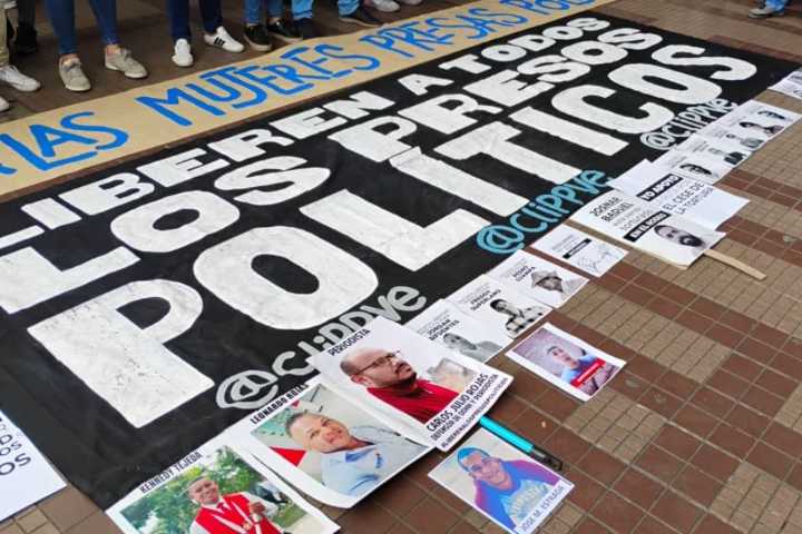 "Puerta giratoria": Foro Penal registra la misma cantidad de encarcelaciones y excarcelaciones políticas