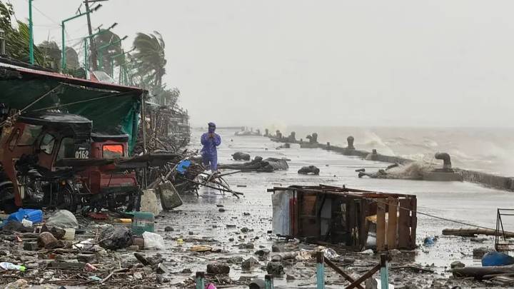 El supertifón Ragasa gana intensidad antes de tocar tierra en el norte de Filipinas
