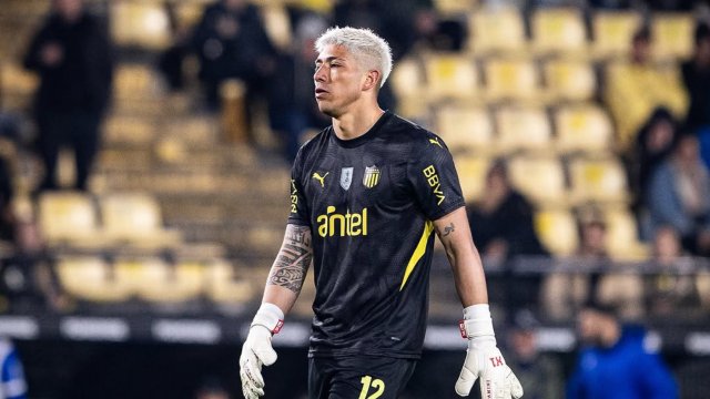 El buen momento de Brayan Cortés en Peñarol que ilusiona en Colo Colo