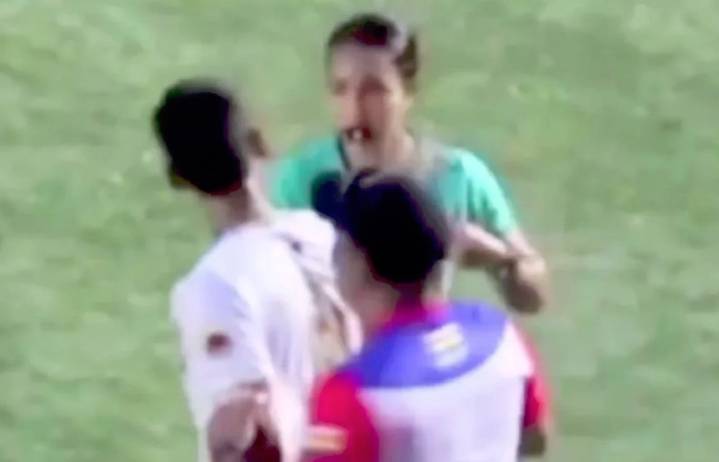 Jugador en Colombia agrede físicamente a la árbitro Vanessa Ceballos