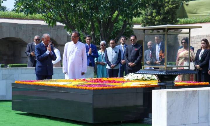 Mauritius PM Dr. Ramgoolam Pays Tribute to Mahatma Gandhi and Atal Bihari Vajpayee in New Delhi
