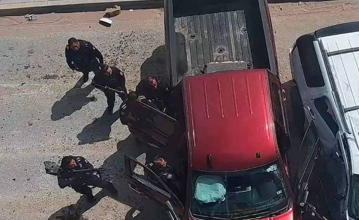 Tras persecución y balacera, arrestan a presunto secuestrador
