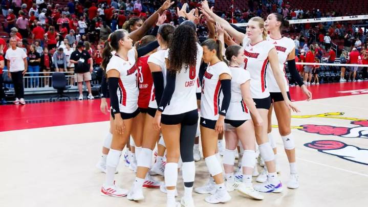No. 4 Cardinals fall to No. 2 Longhorns in 5 sets