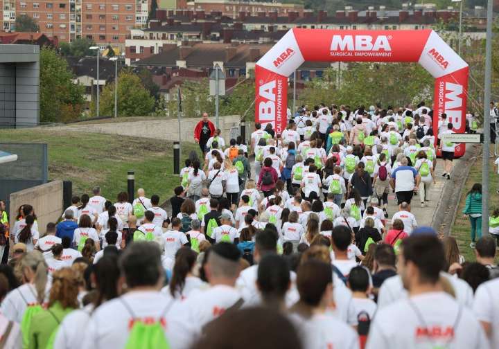 Más de tres mil personas corren por la salud en la 'CarrerHUCA'