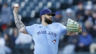 Braves claim Alek Manoah, transfer Ozzie Albies to 60