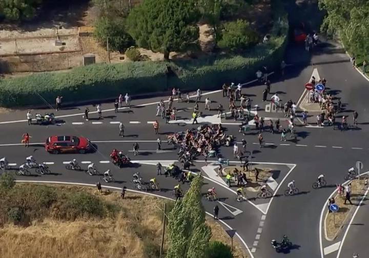 Nuevo incidente en la Vuelta: un grupo de manifestantes propalestinos trata de paralizar la etapa