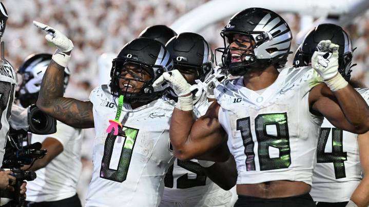 Oregon moves to No. 2 behind Buckeyes in AP poll; Rebels, Sooners join top 5; Alabama back in top 10