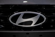 Migrantes latinos y surcoreanos, entre los 450 detenidos en redada en la planta de Hyundai