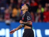 Equi Fernández se fue expulsado en su debut en Alemania, Exequiel Palacios se lesionó y el Diablito Echeverri no ingresó