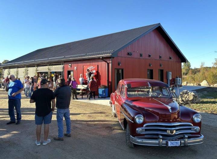 Chatsworth community gathers to celebrate new pavilion