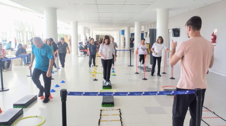 El Hospital Carrillo continúa fomentando hábitos saludables con ‘Espera Activa’