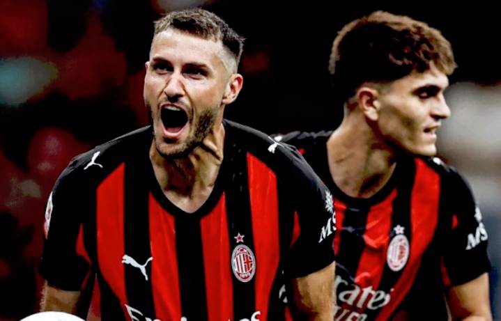 Santiago Giménez rompe sequía con el Milan y anota en la Coppa Italia