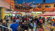 Dirección de Turismo realiza la quinta jornada del concurso karaoke en el 'Mercadito'