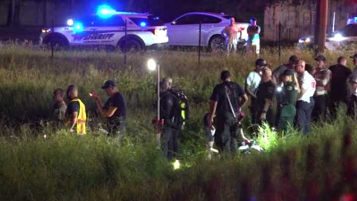 Woman pulled from submerged vehicle in Seminole County lake, officials say