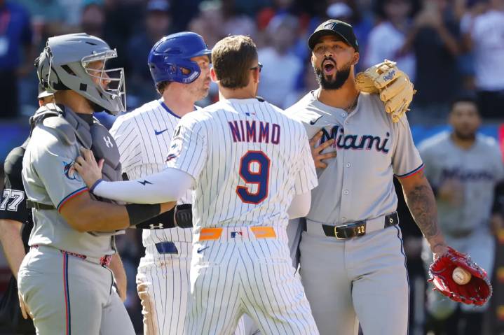 Marlins vencen a Mets para ganar tres de cuatro