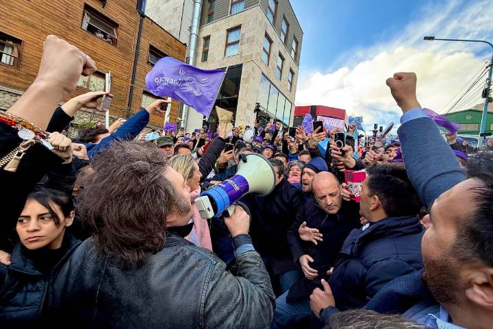 “Quieren instalar que la gente me odia”. Milei habló tras los incidentes en Tierra del Fuego y culpó al kirchnerismo