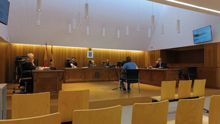 Acusa a un hombre de violarla bajo amenazas de deportación y vudú