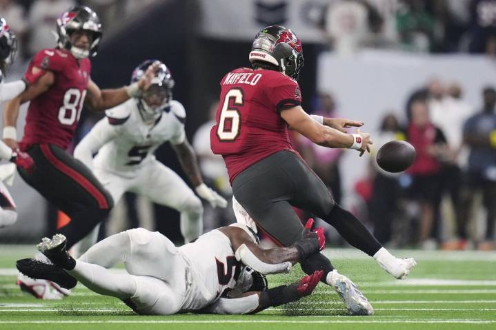 Baker Mayfield and Rachaad White rally Bucs to 20-19 win over Texans – Winnipeg Free Press