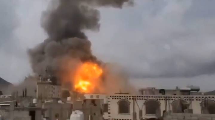 Israel bombardea la capital de Yemen (+fotos, videos)