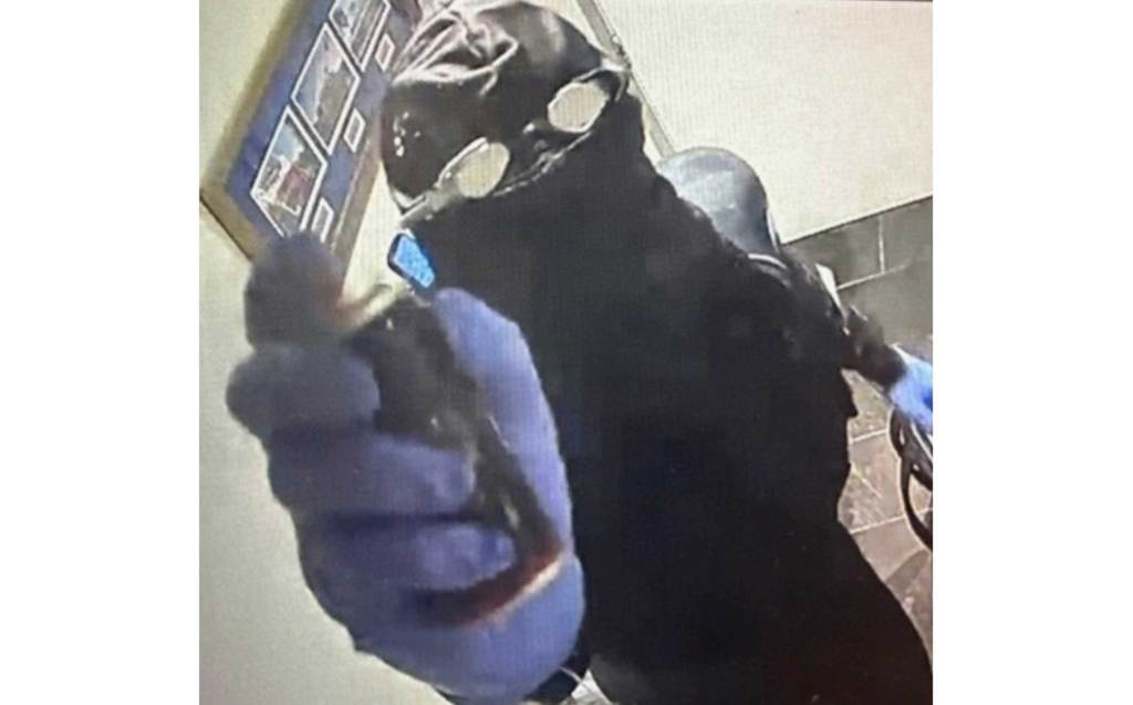 Disney Springs restaurant robbed by suspect wearing scuba gear: report