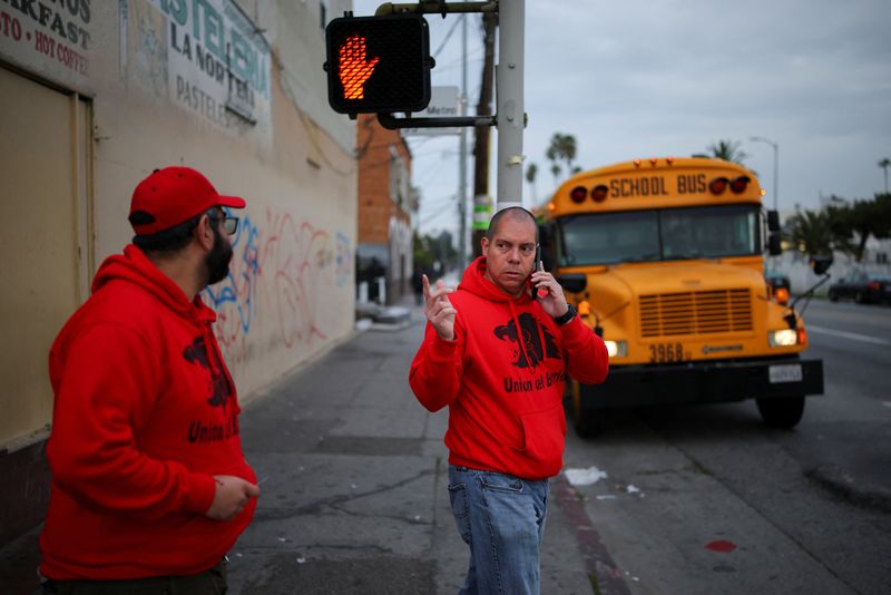Citizens are tracking ICE in real time to warn migrants. Is that legal?  