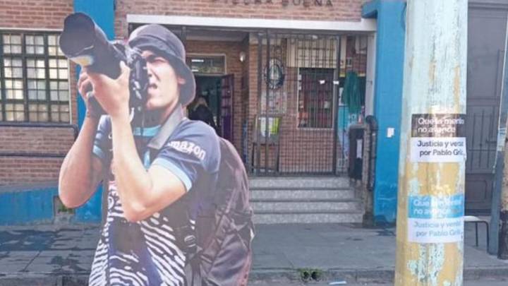 Teléfono para Bullrich: colocan gigantografía de Pablo Grillo en el colegio donde debió haber votado