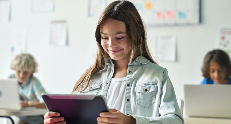 Cómo el equilibrio entre lo digital y lo socioemocional impacta en el aprendizaje de los estudiantes