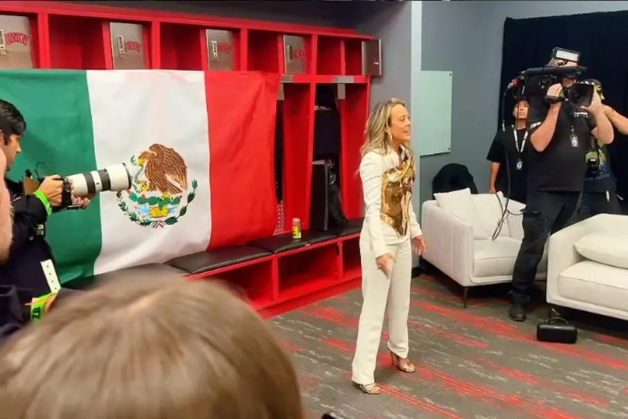 Fey cantó el Himno Nacional Mexicano en el vestidor para “Canelo” Álvarez antes de la ...