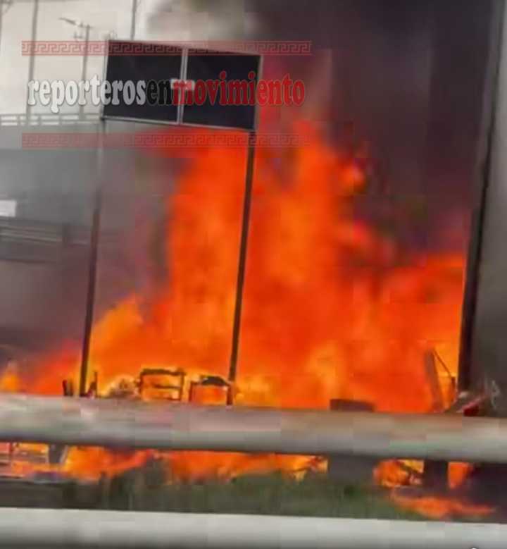 PIPA DE GAS LP EXPLOTÓ BAJO EL PUENTE DE LA CONCORDIA EN LOS LÍMITES DE LOS REYES LA PAZ Y IZTAPALAPA
