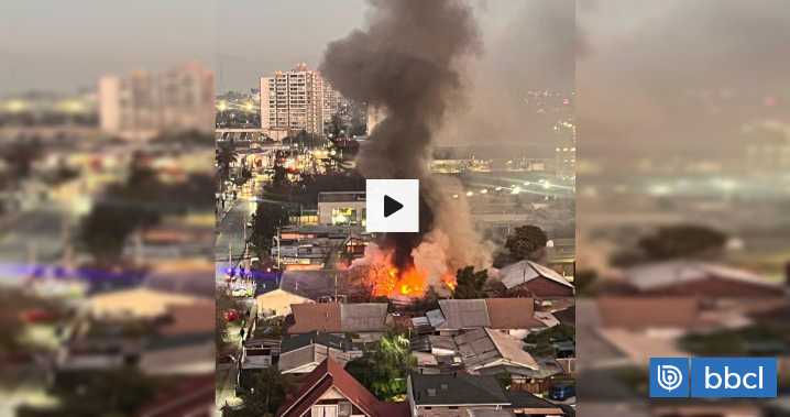 Incendio en La Cisterna deja dos personas afectadas por inhalar monóxido de carbono