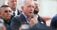 Álvaro Uribe propone cierre de dos ministerios que a su juicio no han tenido resultados