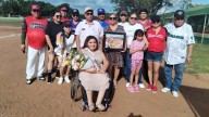 Cantan playball en Liga de Beisbol Taxis Verdes, en Polluelos