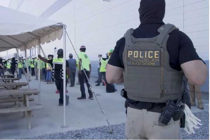 Corea del Sur llevará a casa a 300 trabajadores detenidos en planta de Hyundai en Georgia
