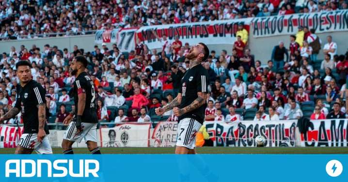 20:19 Riestra logró un histórico triunfo ante River, quedó puntero y a un paso de la zona de la Copa Libertadores