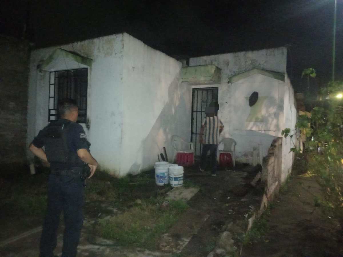 A LADO DEL ESTADIO ARENA CORA, LOCALIZAN A PERSONA EBRIA TIRADO EN LOS MATORRALES