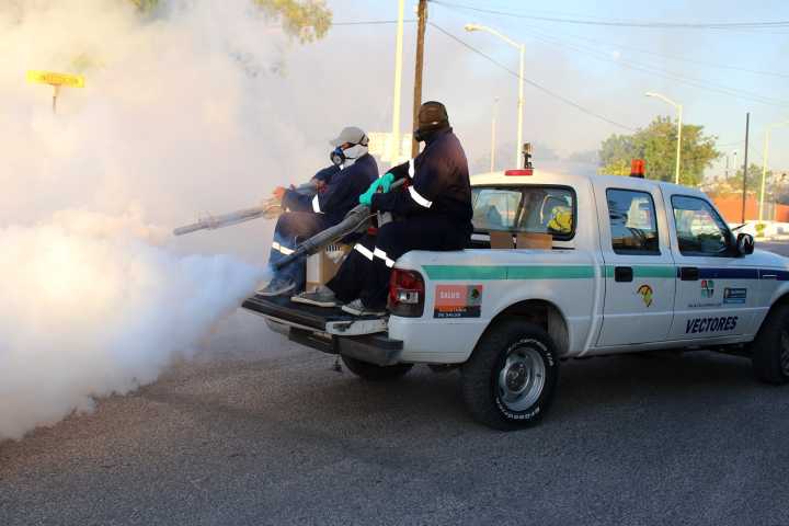 Inicia jornada de fumigación en La Paz para frenar contagios por dengue en colonias afectadas