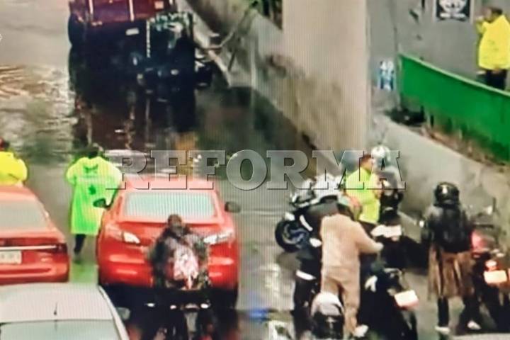 Afecta lluvia vialidades en CDMX; cierran Viaducto
