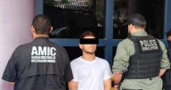 Entregan a presunto violador por garita de Nogales