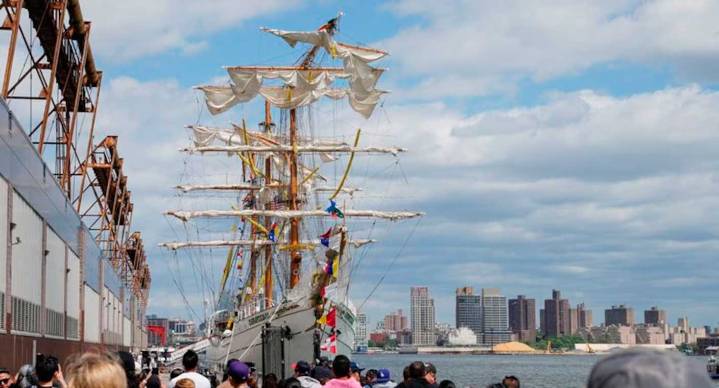 Tras reparación, el Buque Escuela “Cuauhtémoc” retoma su travesía, Sheinbaum espera dictamen del accidente en NY