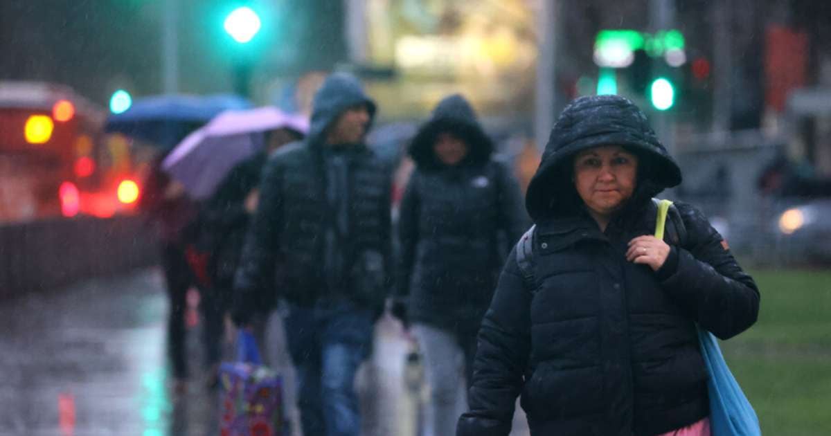 Lluvia, y después calor de verano: el errático pronóstico del tiempo en Santiago esta semana