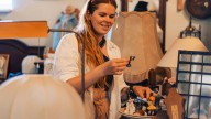 16 Etiquette Rules You Should Always Follow When Thrift Shopping