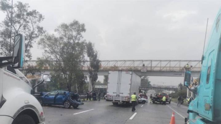 Tráiler provoca carambola; reportan lesionados