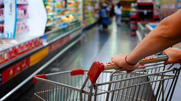 Consumo masivo repuntó 0,9% en agosto tras meses de caída